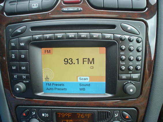 mercedes_radio.jpg 