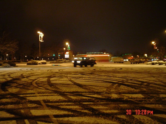 snowb5.jpg Action shot, parking lot + ice + snow = COOKIES!