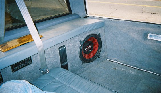 0020549-r1-041-19.jpg Had to angle sub box so I could fit in front of rear ac unit