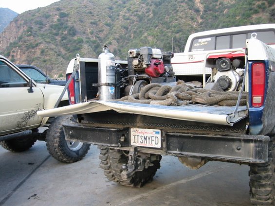 110-1019_img.jpg heres the tail gate when we finally got it open