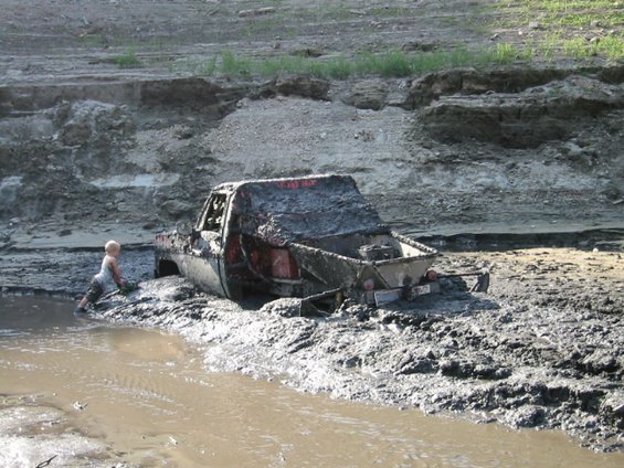 110-1030_img.jpg Carlos truck. theres a set of 44" boggers in there somewhere
