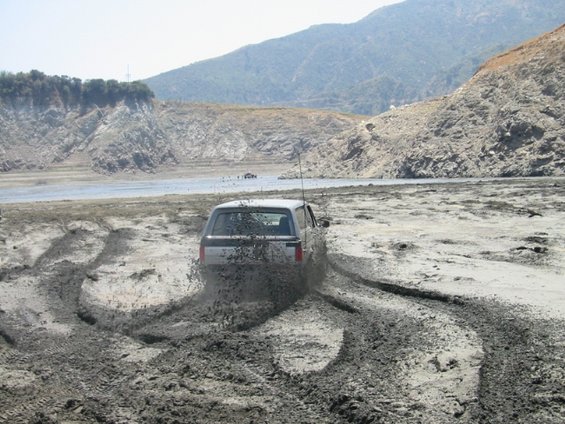 110-1062_img.jpg Perry making a pass at the mud hole