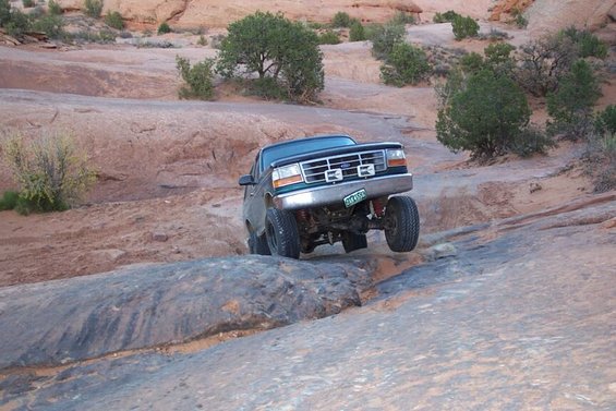 front-end-lifting-up-on-tip-over-1.jpg 