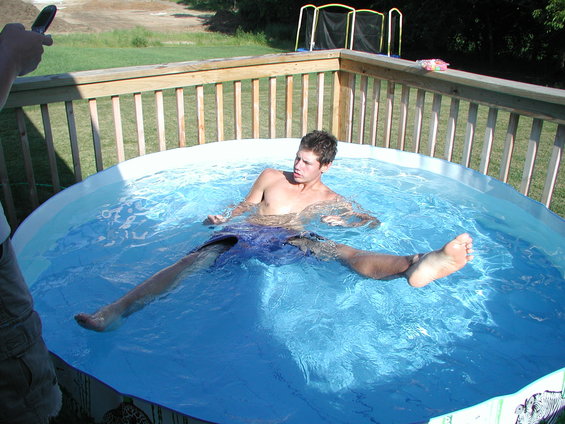 blah-004.jpg travis in da pool