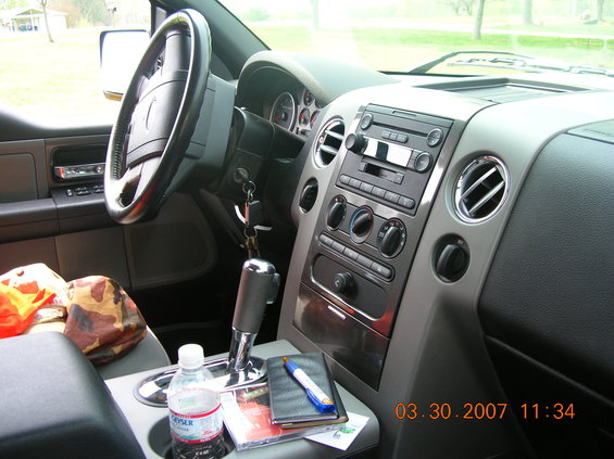 04f150-003.jpg Notice the clutter inside already...aaahhh, it feels like its mine now