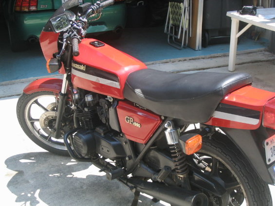 gpz-550-010.jpg cleaned up and ready for the road