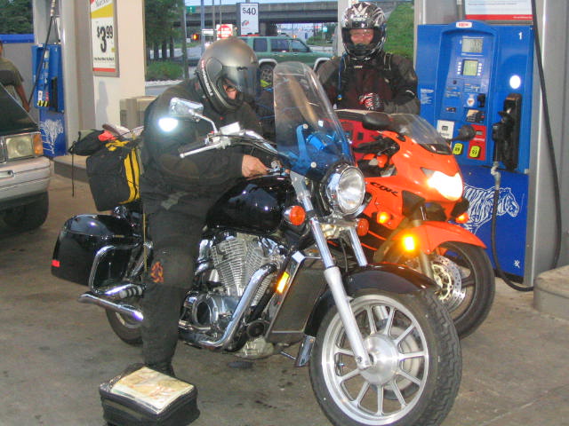 gpz-550-027.jpg gas stop in SAT