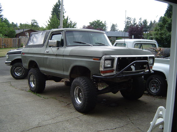 dsc03537.jpg Sad Bronco