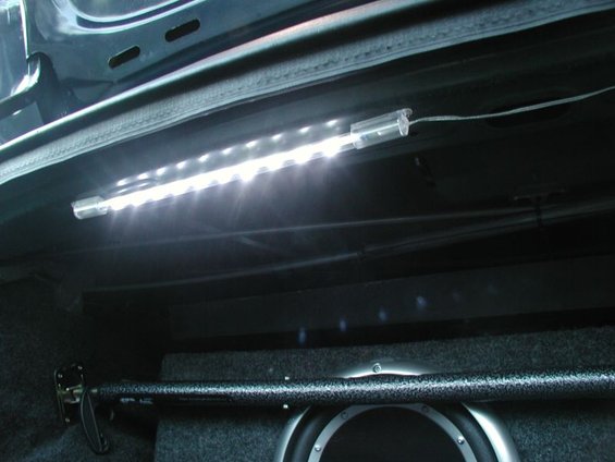 trunk_light_05.jpg 