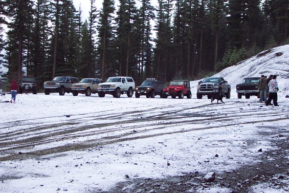 20071215-2---christmas-tree-run---mt.-hood---group.jpg Group
Steve, Tim, Anne, Alvey, Eric, John, Patric, Matt
(12/15/2007)