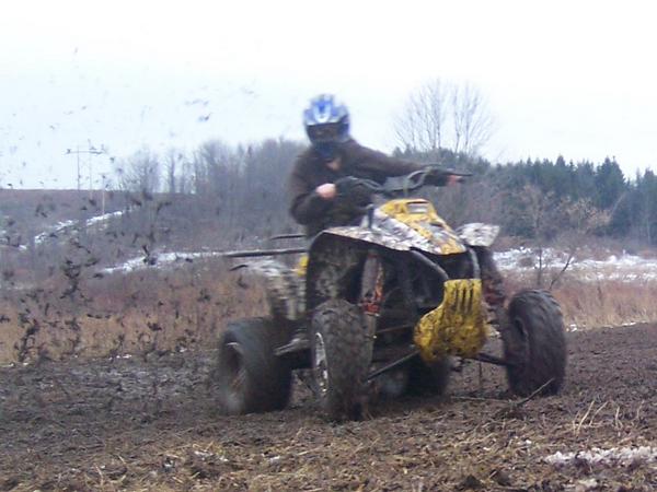 memudding.jpg me muddding =D