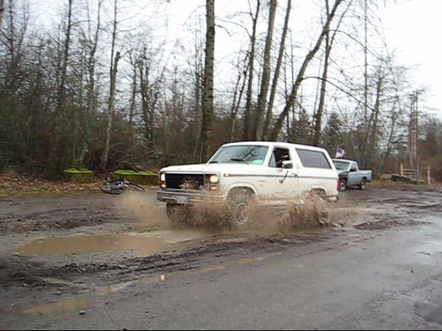 bronco-mud-splash-1.jpg 