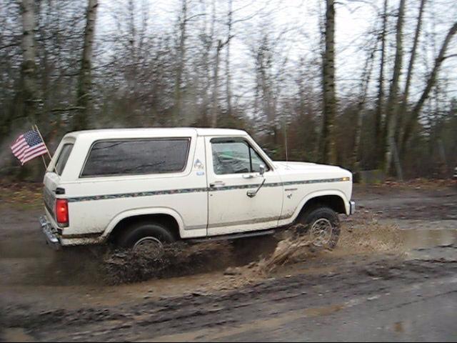 bronco-mud-splash-7.jpg 