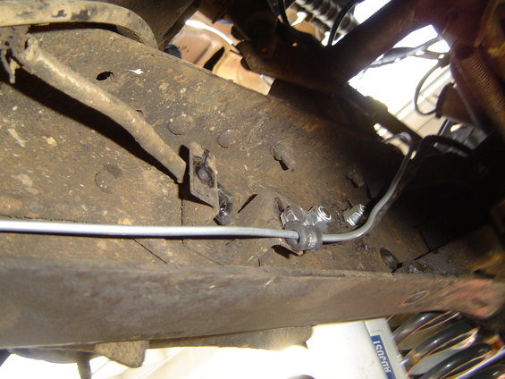 dsc04812.jpg No factory prop valve, just a one piece brake line