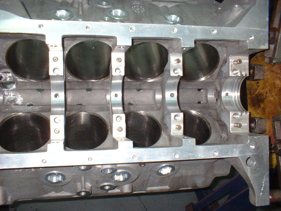 dscf0018.jpg Robert Pond aluminum 427 SOHC block.