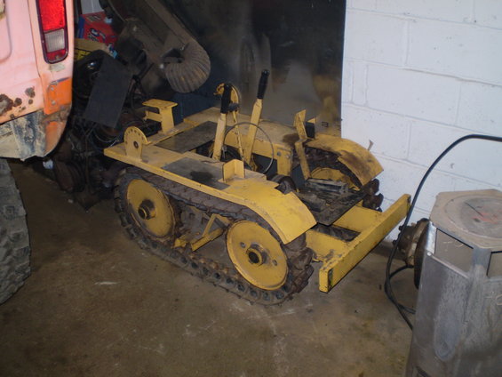 Just picked up this mini dozer and am trying to get some info on it.