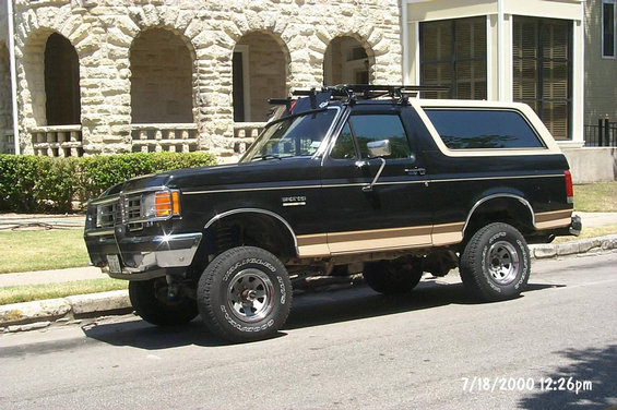 bronco_image-01.jpg 6" Stage II Suspension Lift with xtended radius arms.....and 31" Goodyears