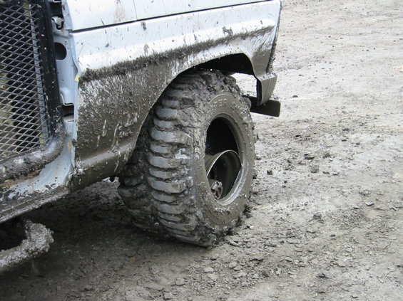 104-0450_img.jpg some ford truck popped a bead