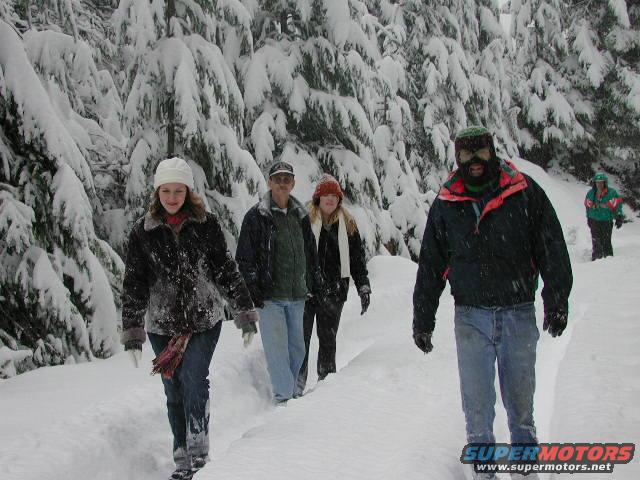 dscn4099.jpg Walking up the road a ways.  (by Shawn)  (12/27/2003)