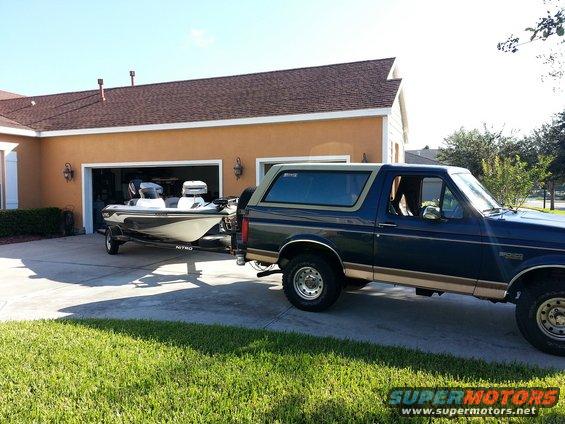 1994 Ford Bronco side view towing a boat
