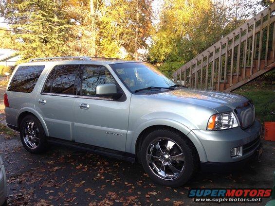 img_13411.jpg My Mom's 2005 Navigator. Fully loaded. Less than 90k miles on it. 