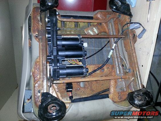 Power seat mechanism with multiple motors and wiring