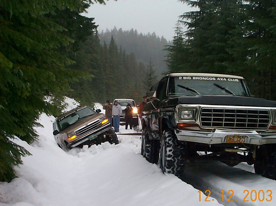 003notmoving.jpg Jim attempted an extraction