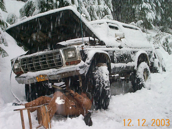 012jimsback.jpg Jim back 4 hours later to fix the steering box