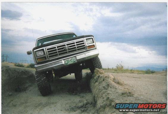 bronco1.jpg Front view same spot