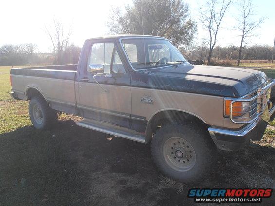 1988 Ford F-250, tan and dark blue two-tone pickup truck, 3q front view