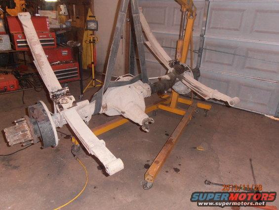 Front axle assembly with leaf springs suspended by an engine hoist