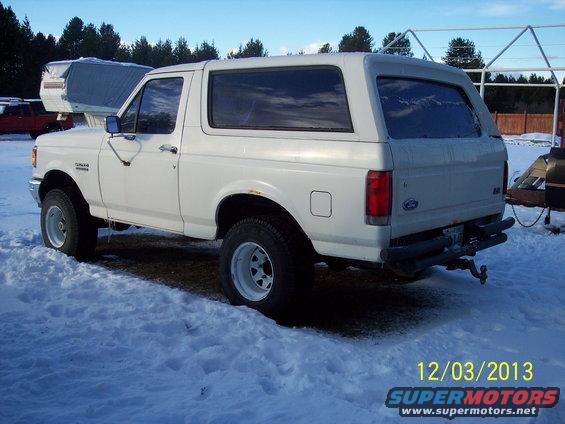 White 1990 Ford Bronco in snow, 3q-front view