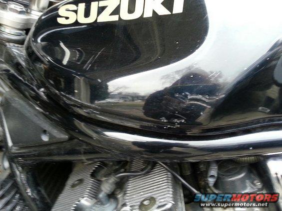 1998 Suzuki Bandit fuel tank with scratches and SUZUKI logo