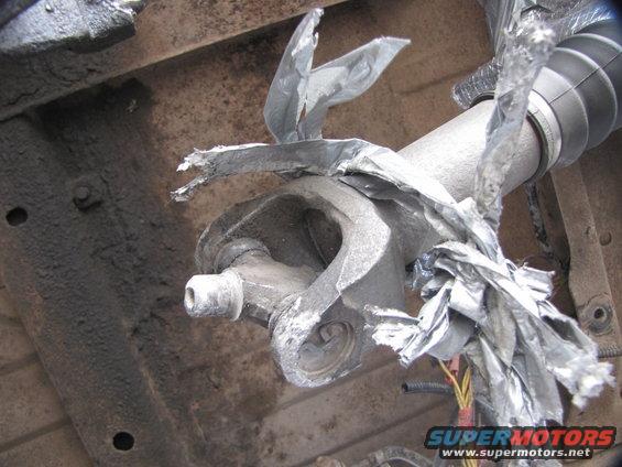 akjdsfhl-004.jpg Ujoint took a beating on the pavement. The yoke and driveshaft got roughed up a bit, too.