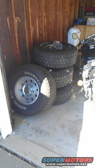 tires.jpg Summer tires and rims that came with the Bronco. Other pics have winter/snow tires and cheap $50 rims so the others don't get torn up in the salt/snow.