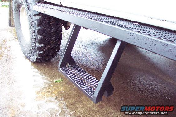 dcp_0460.jpg Quick Detachable 'Granny' Step.  About 16" inches from the ground & 11" to the step board.  (1/3/2004)