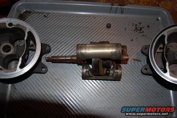 dsc_0120.jpg Piston and swash plate assembly removed.