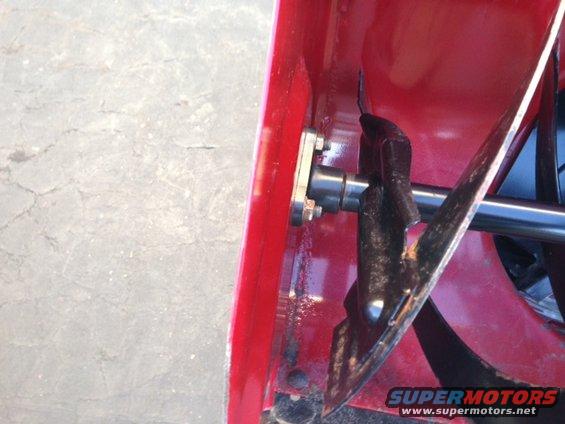 Red snow blower auger mechanism with metal blades