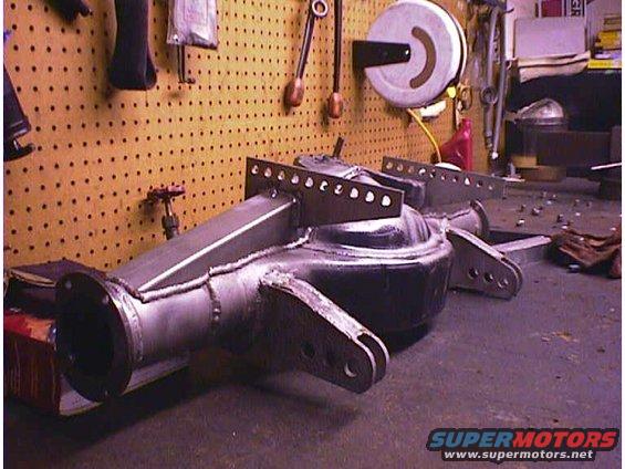 Rear axle assembly with custom fabrication