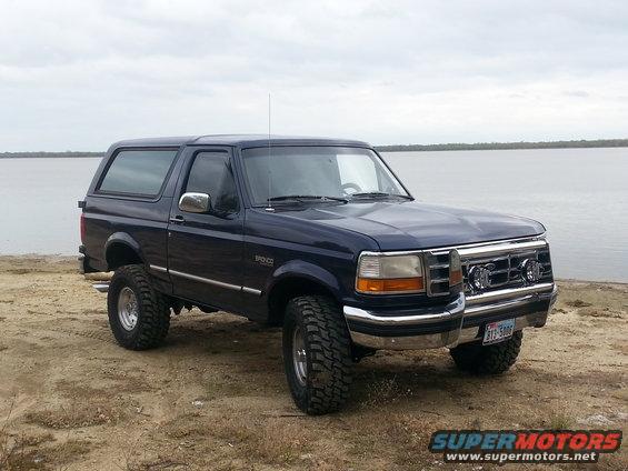 1995 Ford Bronco 3q-front view, dark blue with aftermarket wheels