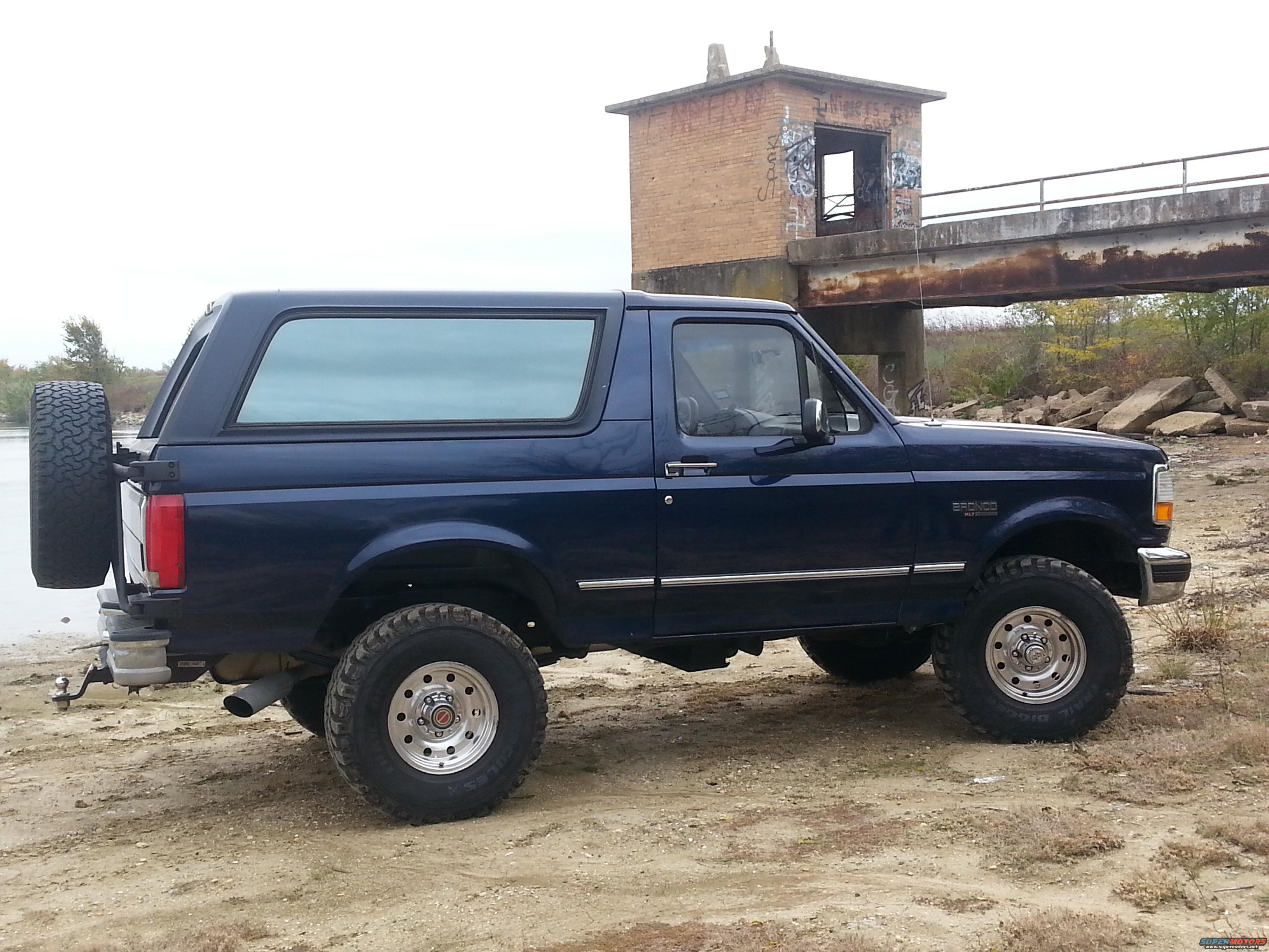 1995 Ford Bronco photo