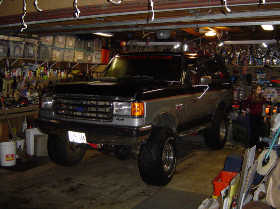 1304-005.jpg The bronco is in the garage!!