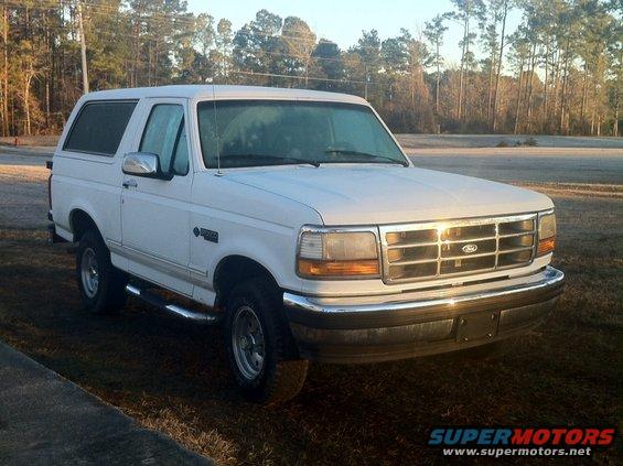 White 1993 Ford Bronco parked outdoors