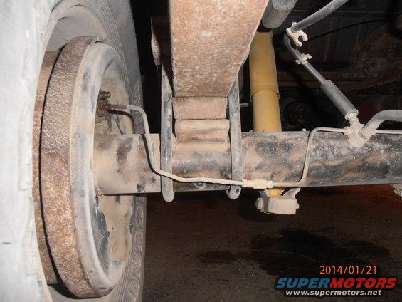 Rear drum brake and leaf spring suspension on a vehicle