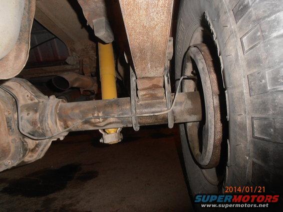 Rear axle, leaf spring, and yellow shock absorber on a vehicle