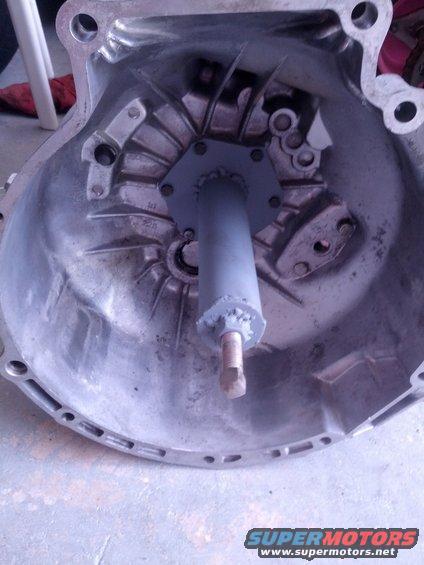 Transmission bell housing with a central shaft and bolt