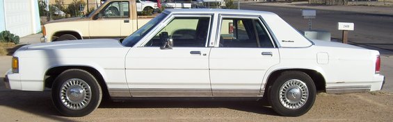 victoria2.jpg Side View of 1991 Ford LTD Crown Victoria
