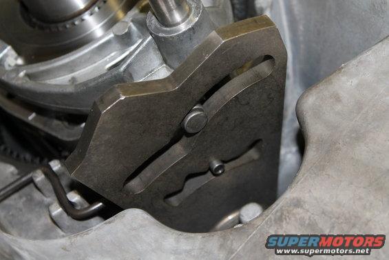 Metal transfer case linkage with slotted guides and pins, part of a vehicle's drivetrain