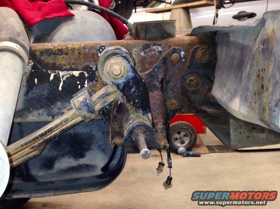 image.jpg Shackle angle of SD axles in oem hangers, with no weight on frame