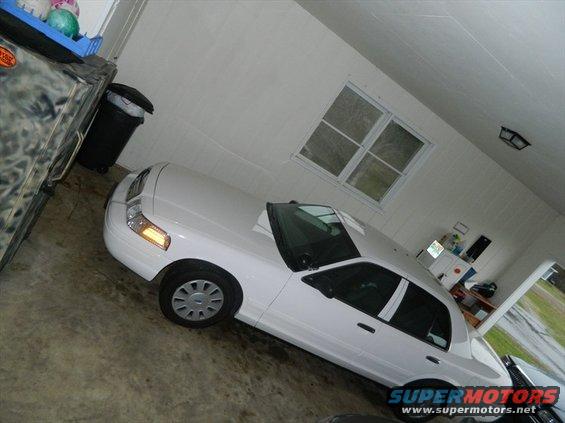 White 2008 Ford Crown Victoria, 3/4 front view